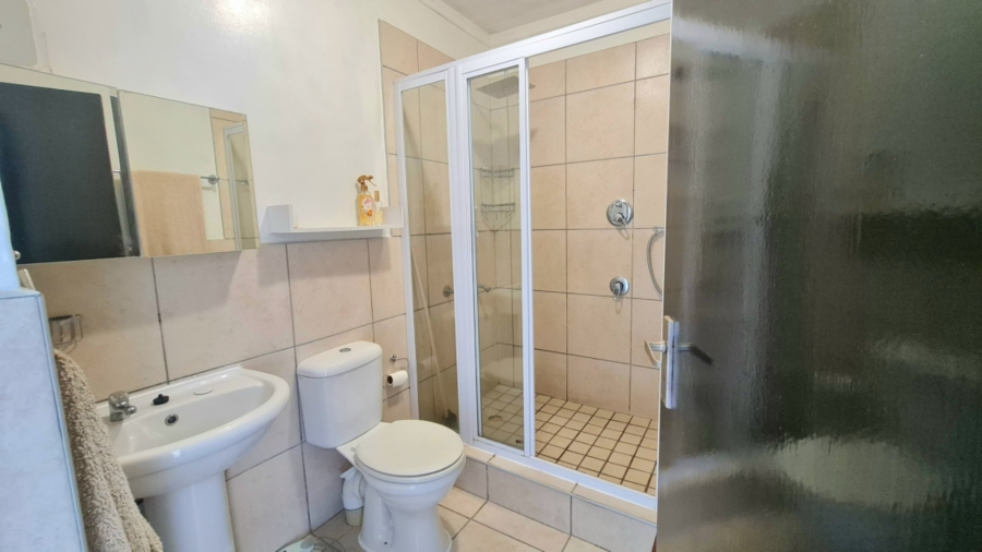 To Let 2 Bedroom Property for Rent in Bowtie Western Cape